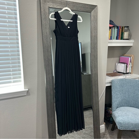 BCBGeneration Dresses & Skirts - BCBGeneration Black Elegant Pleated Evening Gown Maxi Full Length Size 0